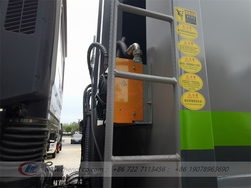Dongfeng 8×4 40000 Liters Compactor Garbage Truck