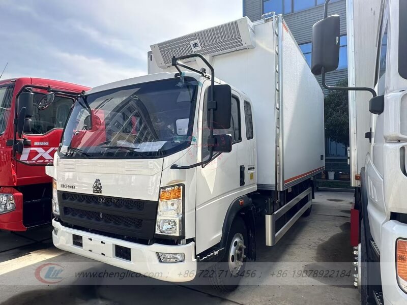 HOWO 4×2 Refrigerator Truck