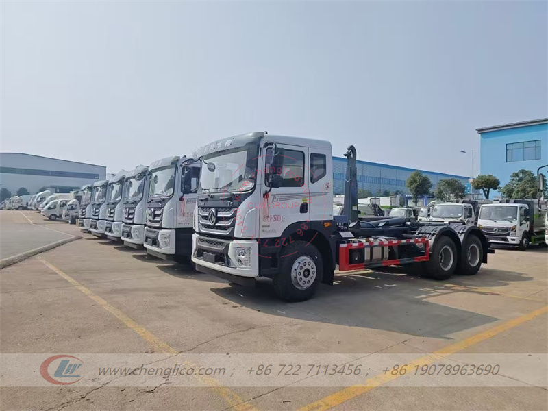 6 Units Dongfeng 20T Hook lift Garbage Trucks Rolled Off the Line