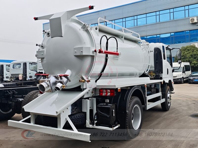 Shacman X9 Vacuum Sewage Truck
